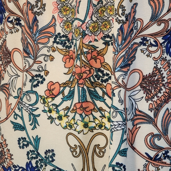 Boho Style Mini dress with crocheted sleeve - Picture 4 of 16